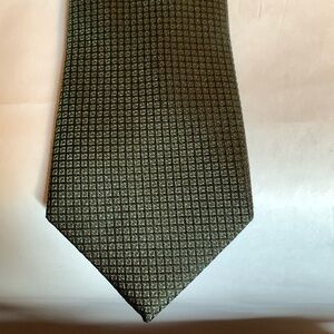 NWT - RW&CO Green with square pattern narrow tie